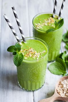 5 retete de sucuri smoothie cu iaurt de degustat reci in aceasta vara
