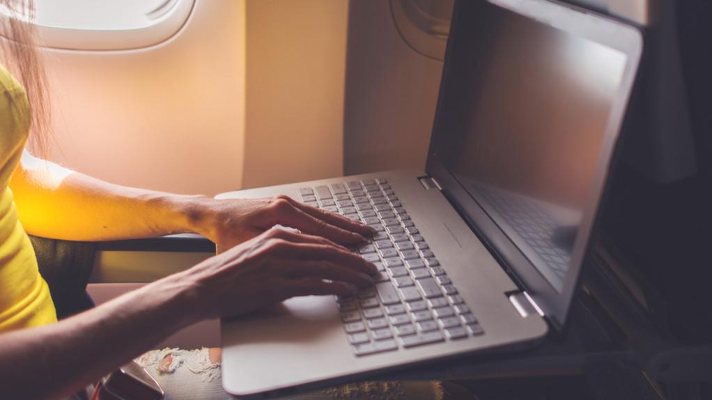 Care sunt companiile aeriene care ofera wifi in avion?