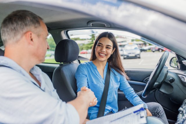 Alege scoala de soferi potrivita care te va invata sa conduci corect