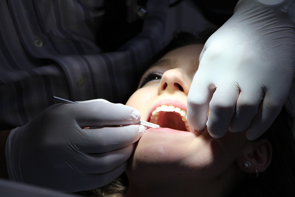 Estetica dentara, o solutie rapida de intinerire
