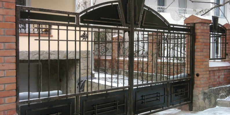 Care sunt principalele avantaje ale unor porti metalice?