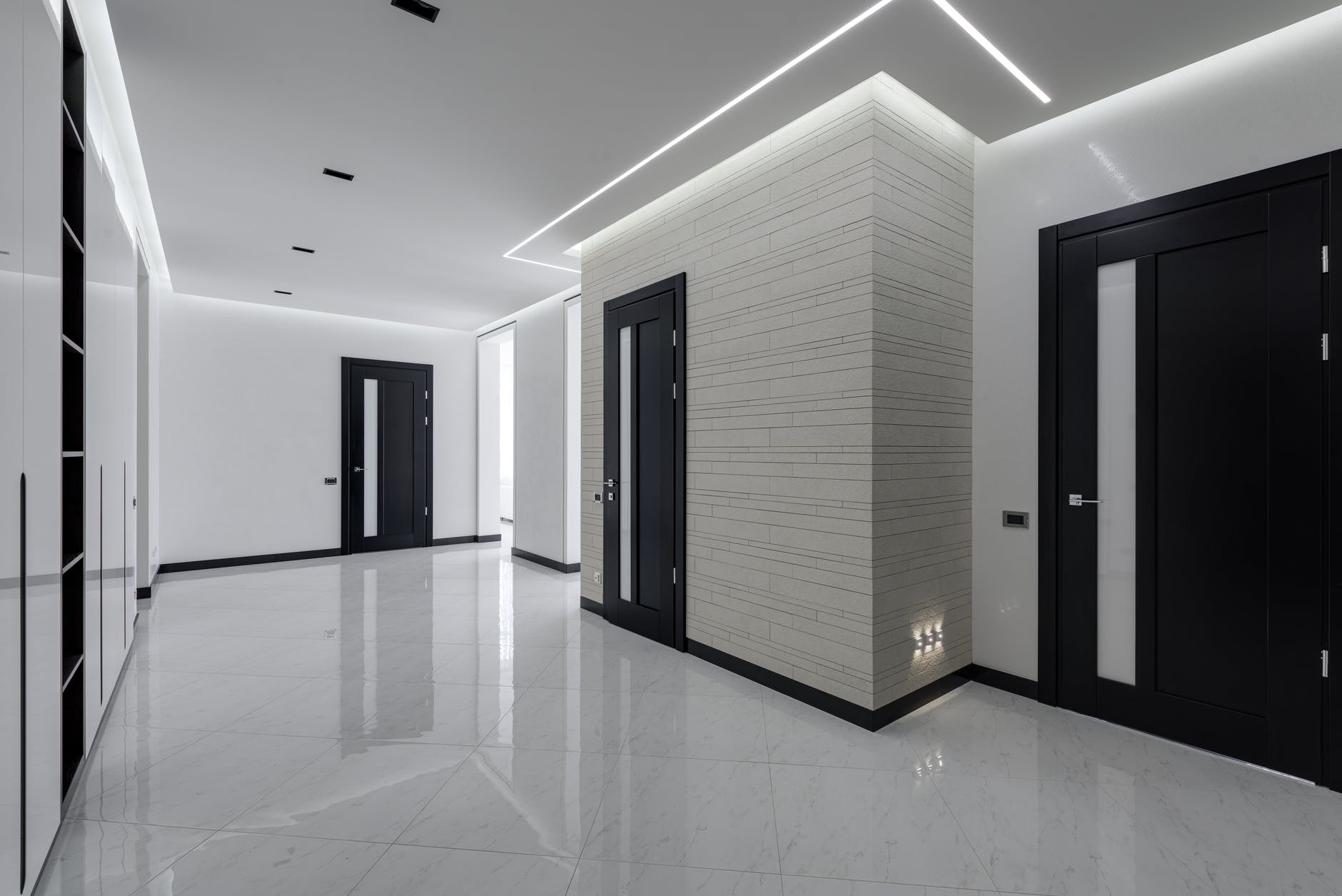 Usi metalice de apartament: de ce metalul este superior lemnului
