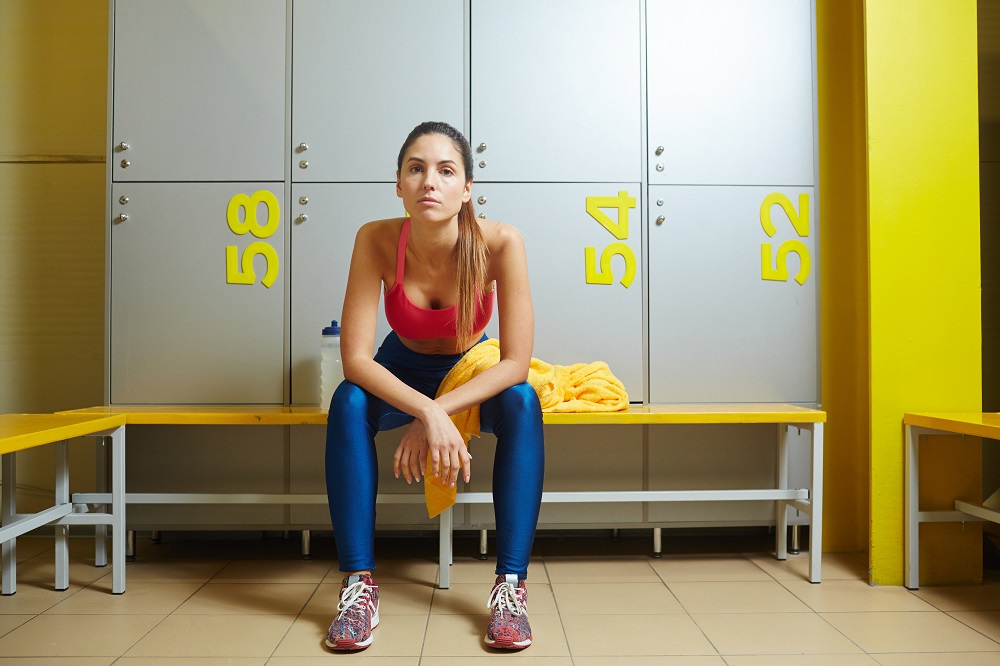 Hainele si echipamentele, pastrate impecabil cu ajutorul unui vestiar metalic compartimentat