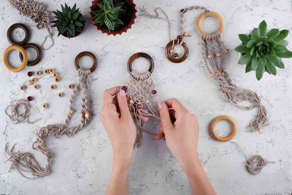 Cercei handmade din piele – Ce modele alegi pentru vară