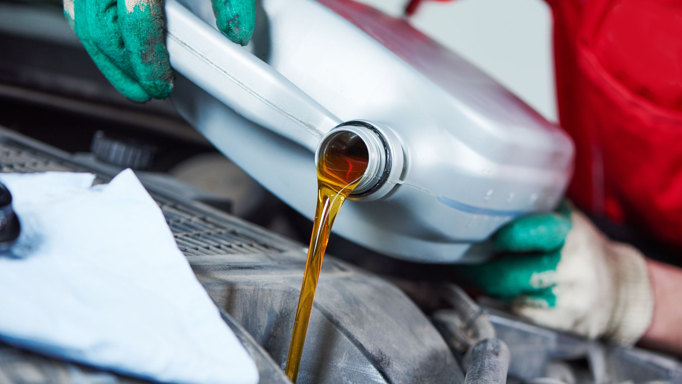 Contează uleiul auto pe care îl folosești, în funcție de marca de mașină pe care o conduci?