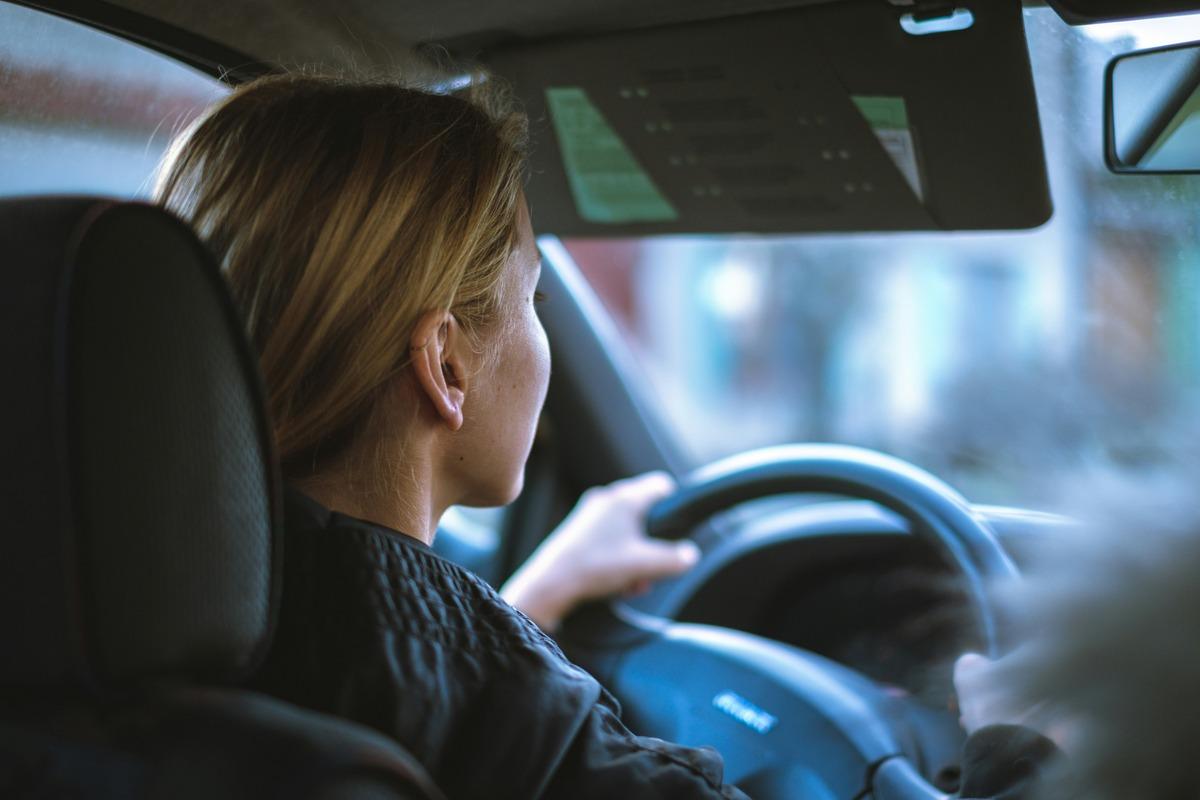 Permisul de conducere: Ce trebuie să știi înainte de a te înscrie la școala de șoferi