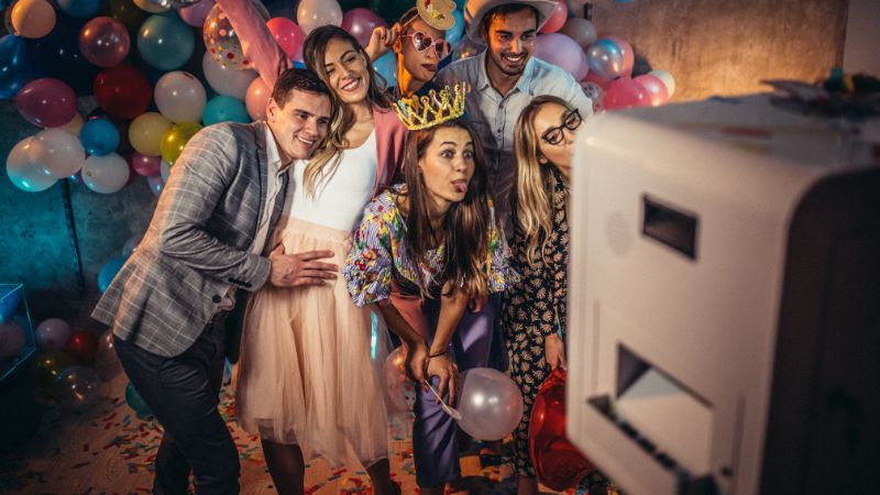 Cabina foto și KeepItCloud: parteneriatul ideal pentru distribuirea digitală a amintirilor