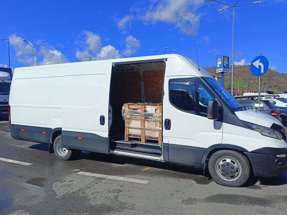 Cum Vă Poate Ajuta un Serviciu de Transport Mobilă din București