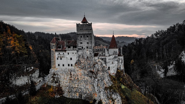 Transilvania vs. Valea Loarei: De ce merită să vizitezi castelele noastre