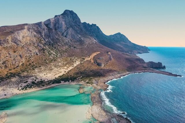 De la Elafonissi la Balos: plajele din Creta care impresionează prin peisaj